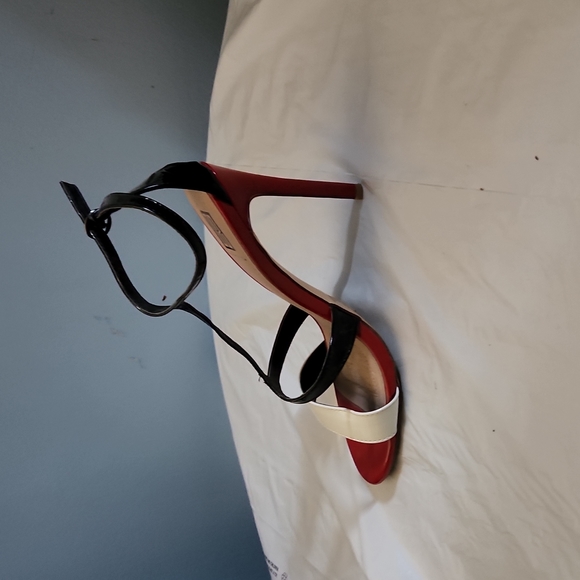 Open toe Heels - Picture 2 of 2